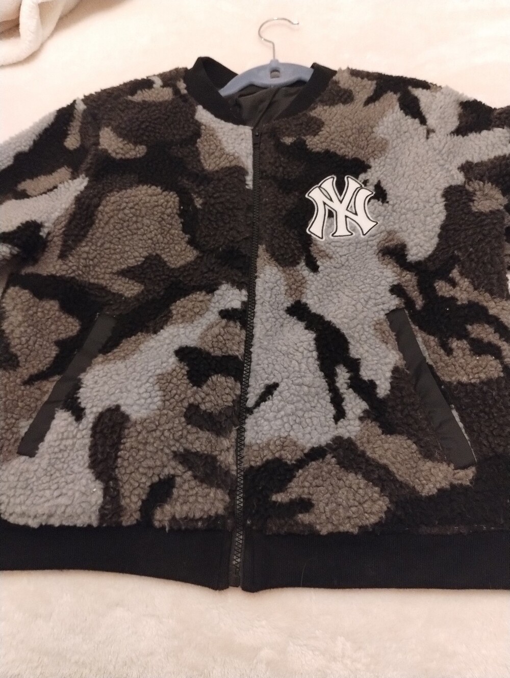 Women's The Wild Collective New York Yankees Black Camo Sherpa Full-Zip Bomber